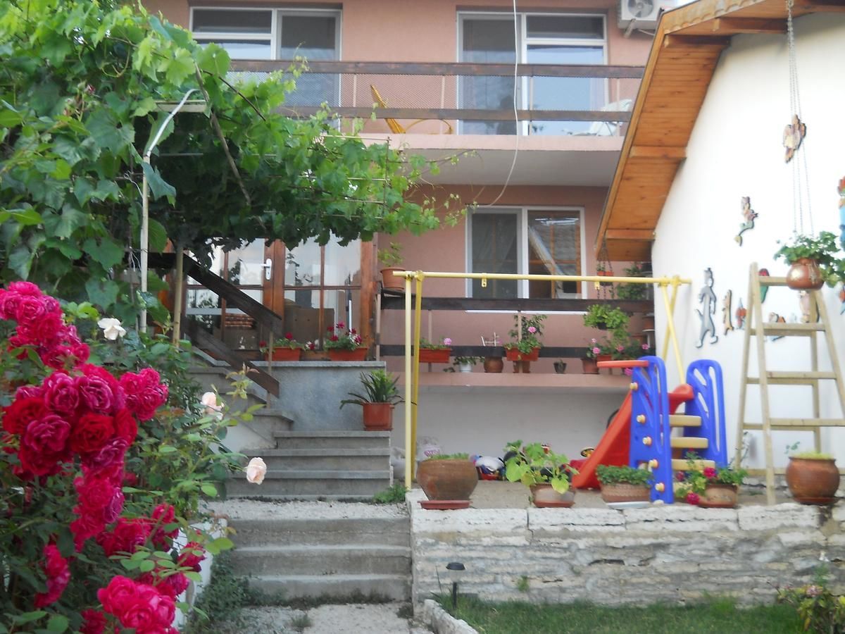 Дома для отпуска Villa Snejanka Балчик-13